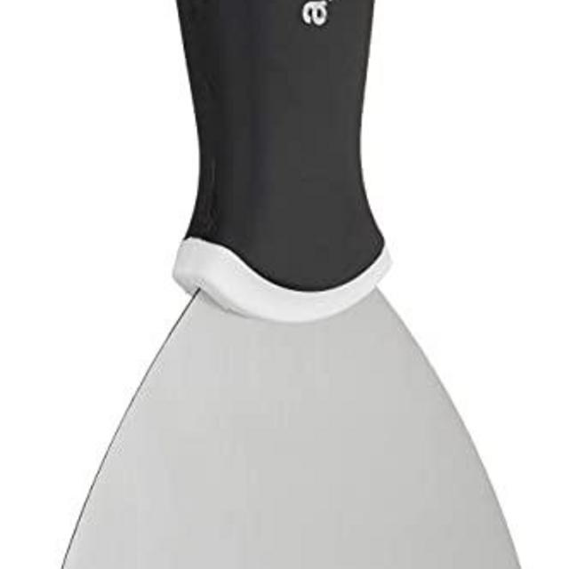 Amazon Basics 4" Flexible, Soft Grip, Carbon Steel Putty Knife with Hammer End