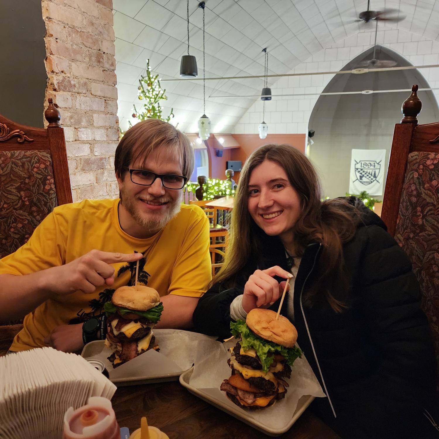 This burger was 18.94 ounces of meat alone! 🍔