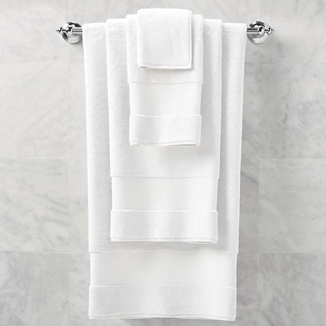 Frontgate Resort Collection Bath Towels in White: Luxurious Turkish Cotton & Superior Absorbency