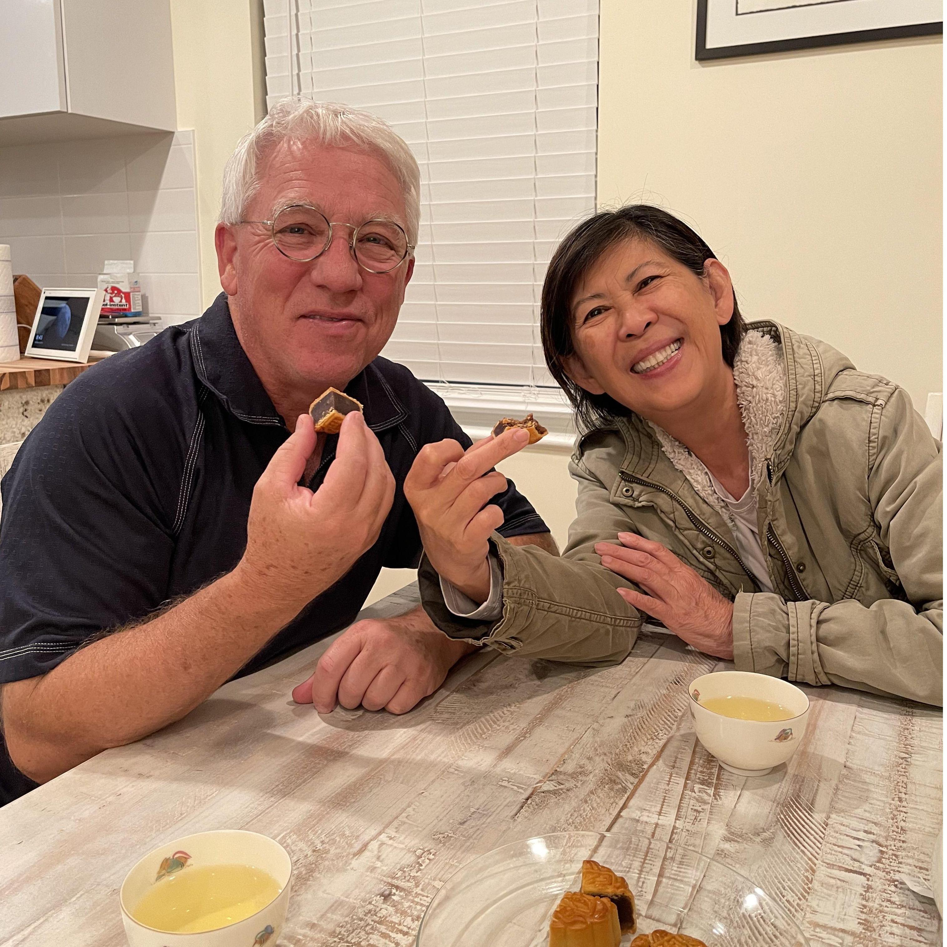 Celebrating Mid-Autumn festival with mooncakes & tea at home