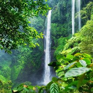 Waterfall and hike tour