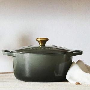 Signature Round Dutch Oven