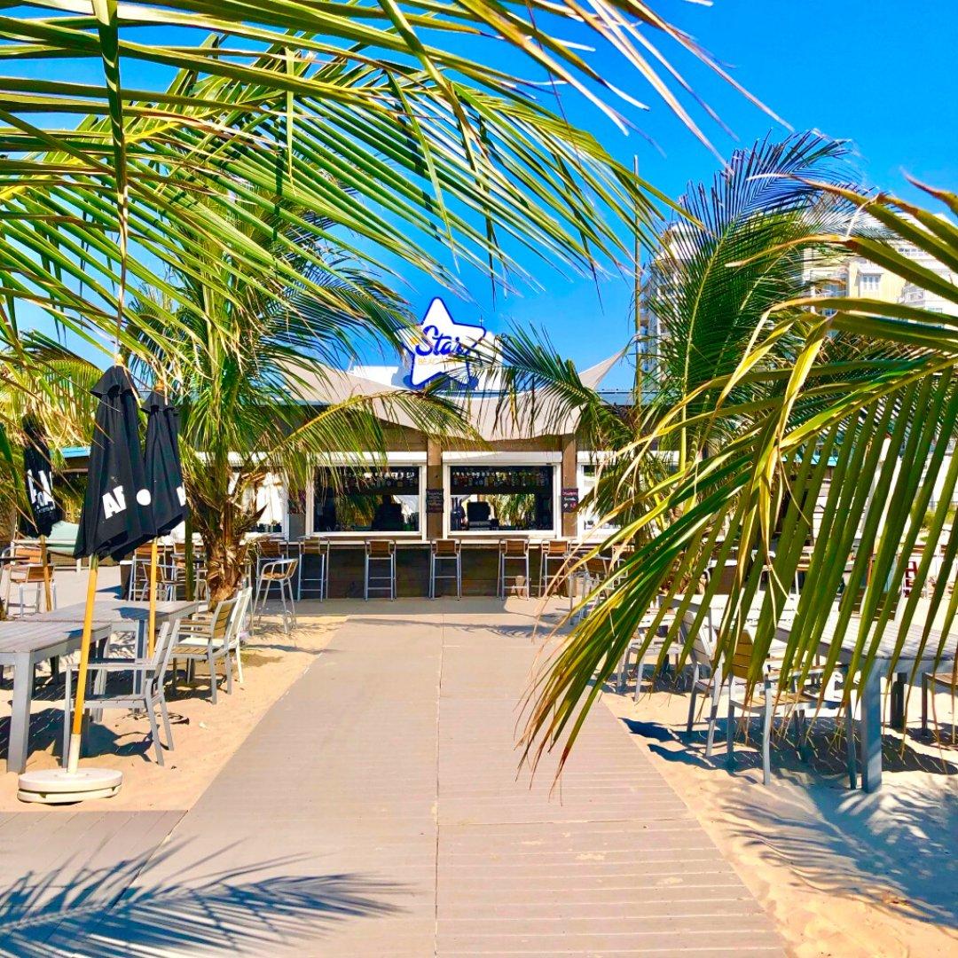 Come hang out at the Star Bar right on the beach!