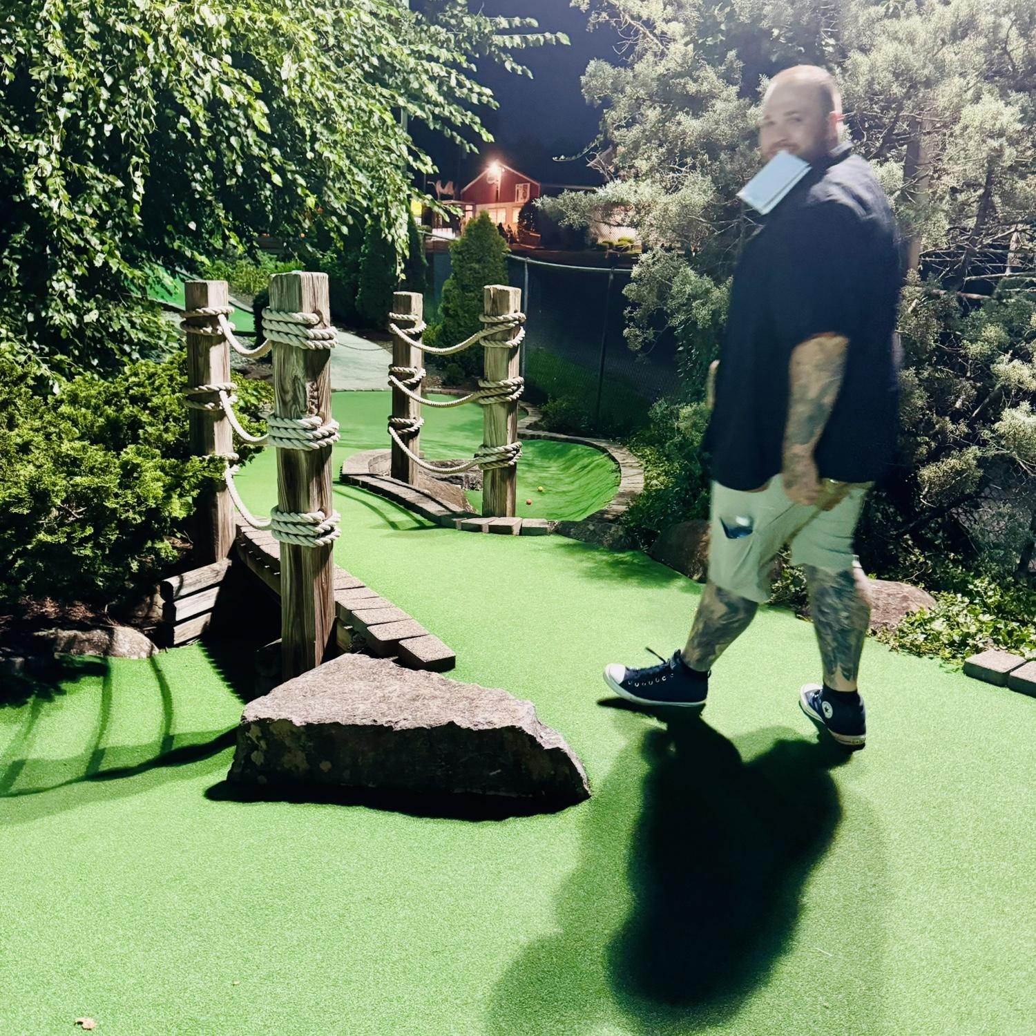 Mini golf date night