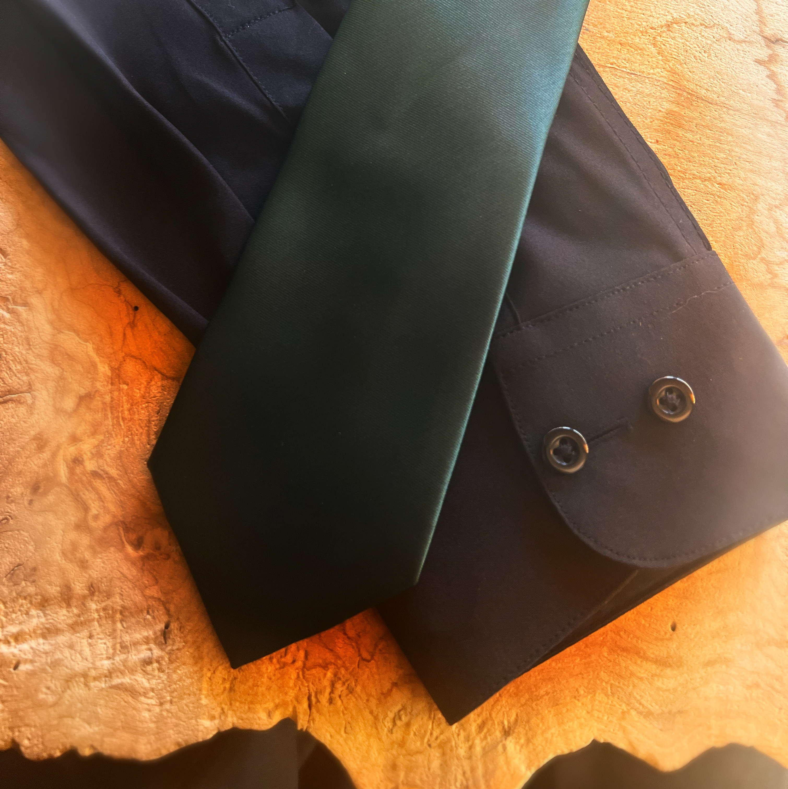 Sneak peek of the Grooms shirt & tie