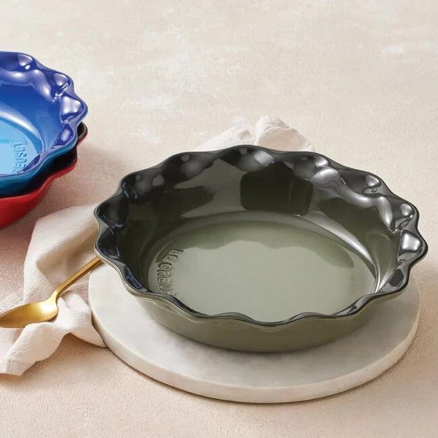 Le Creuset ® Heritage 9" Thyme Ceramic Pie Dish