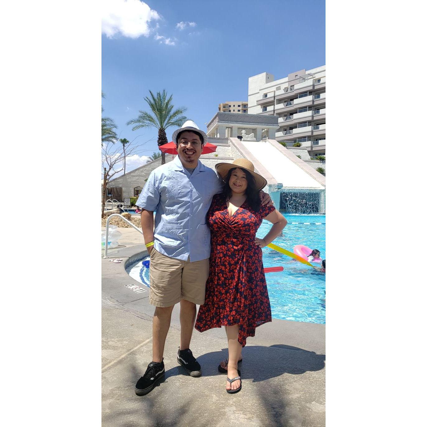 Las Vegas poolside with the familia/ Ricardo’s 30th birthday weekend