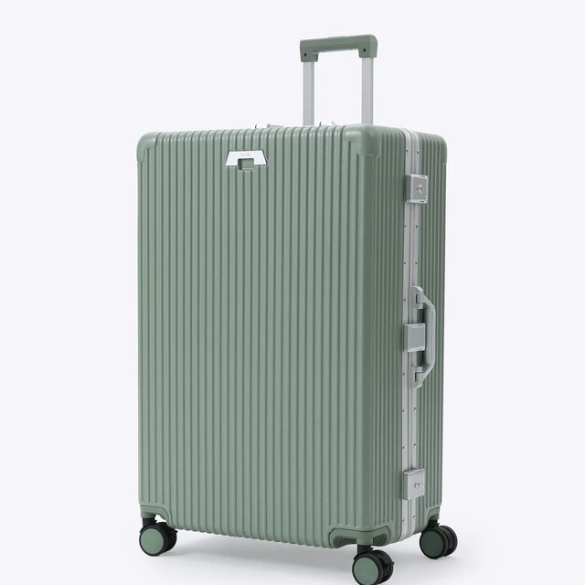 Check-In: All-In-One 28"