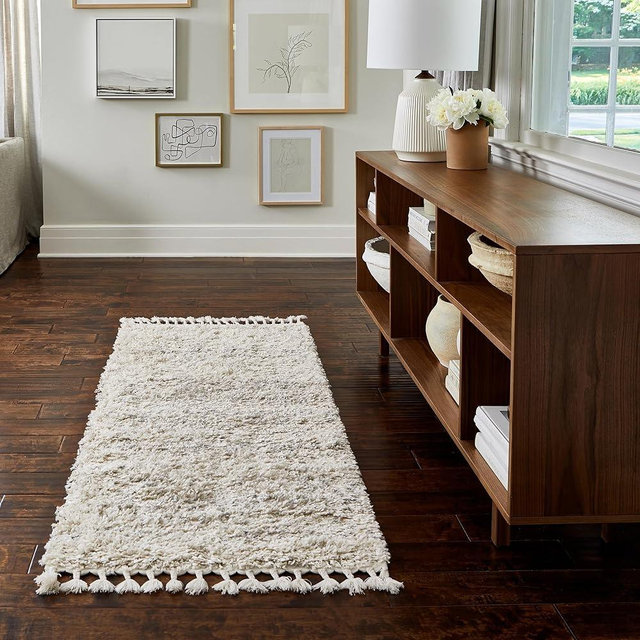 nuLOOM Brooke Shag Tasseled Area Rug - 2x6 Runner Shag Rug Casual Ivory Rugs for Living Room Bedroom Dining Room Nursery Entryway Hallway