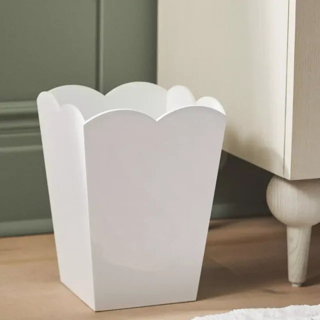 Addison Ross Lacquered Scallop Waste Bin in White