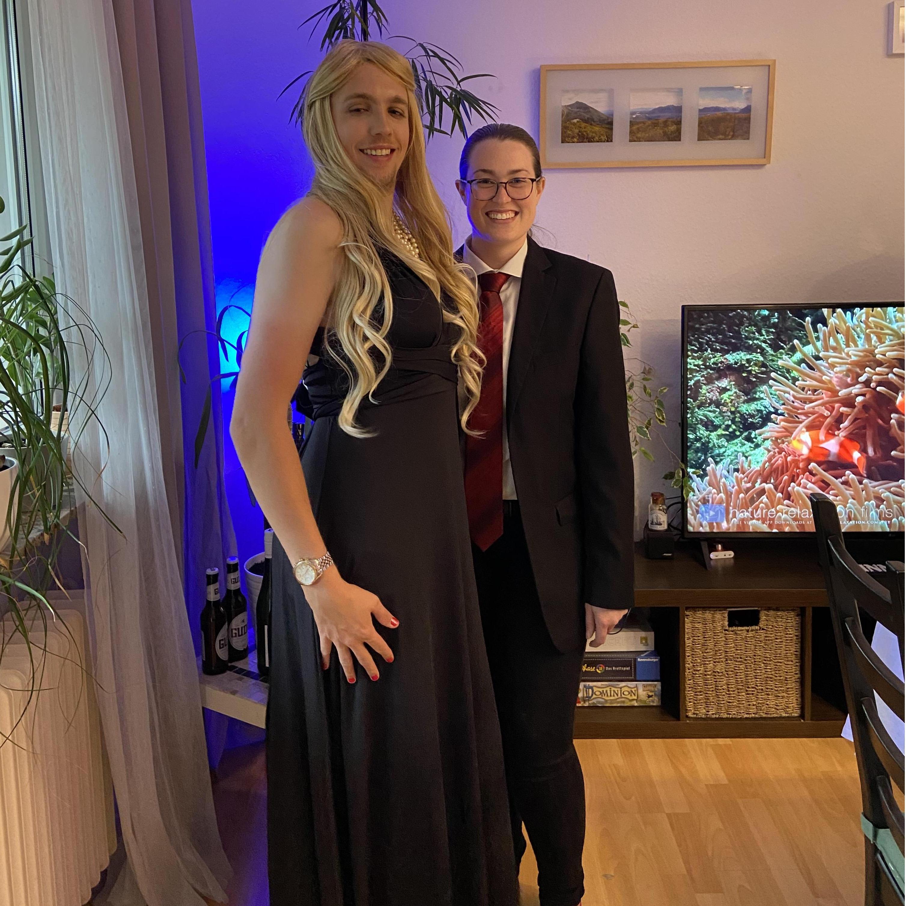 Man he looks scarily good as a woman - Murder Mystery Dinner
Cross-Dressing: können wir! Krimi Dinner
Sep 2020