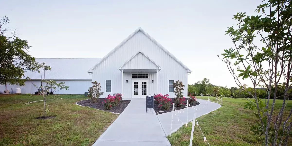 The Wedding Website of Alyssa Bagoly and Tyler Grant