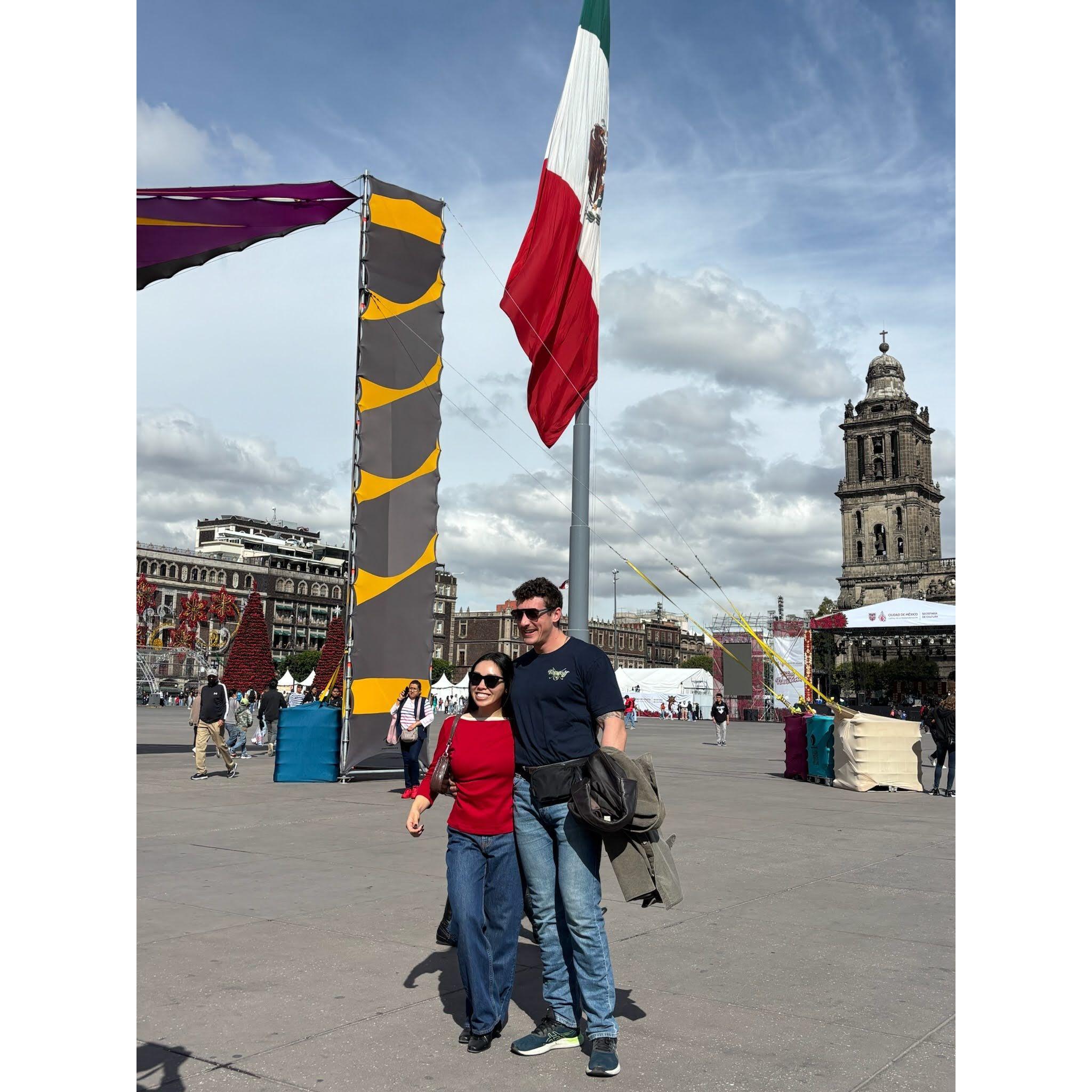 The morning of our engagement in CDMX Plaza Central