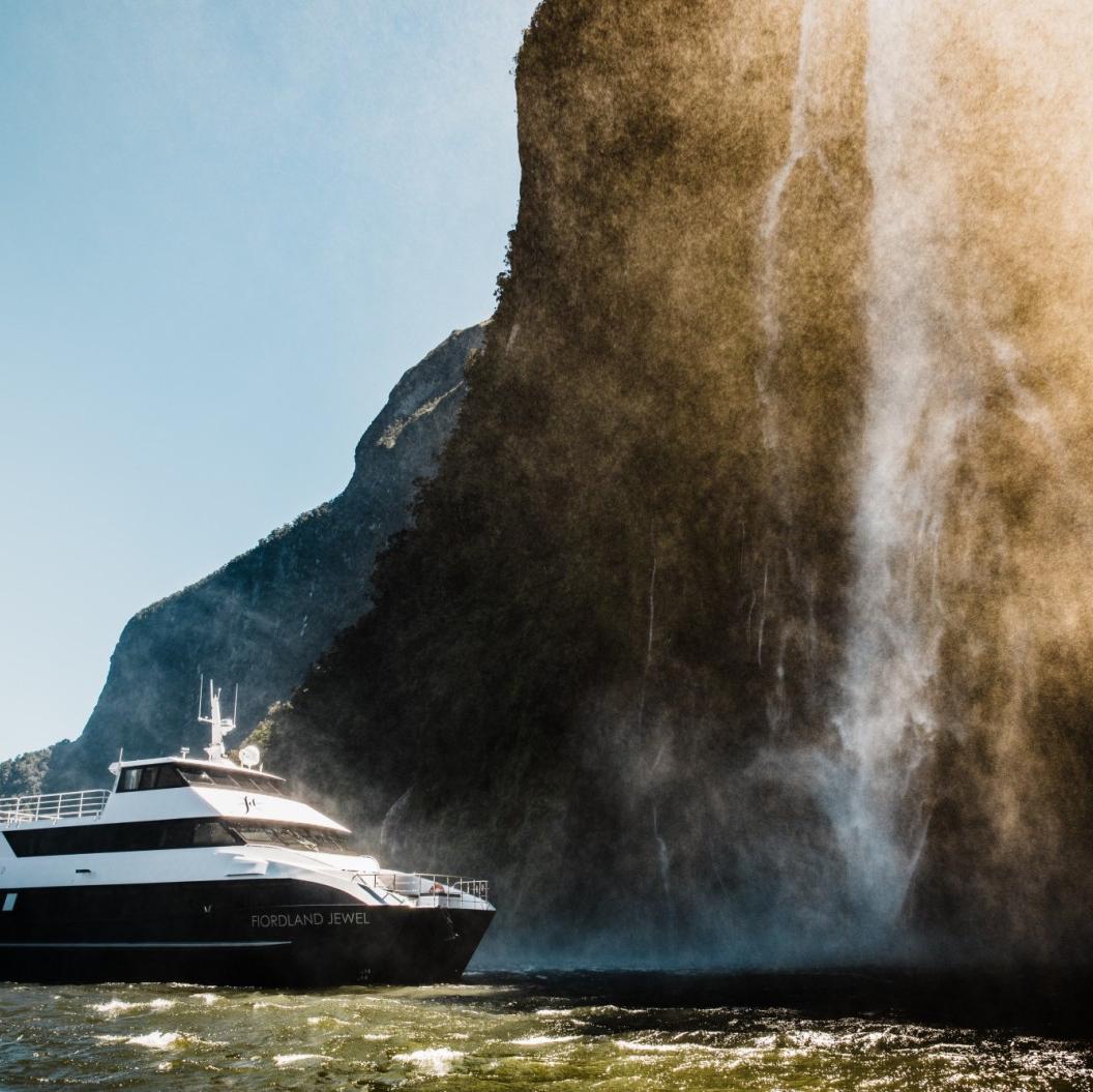 Honeymoon Excursion: New Zealand Milford Sound Cruise & Helicopter Ride