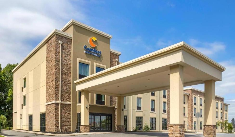 The Wedding Website of Rylie Riddle and Alex Servis