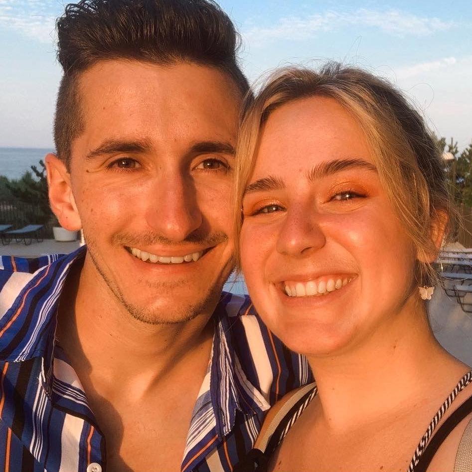 Liz joined Matthew and his extended family for a reunion in Ocean City, Maryland that has been taking place annually for over 50 years. Beach drinking, sunset selfies, and crabcake-eating ensued.