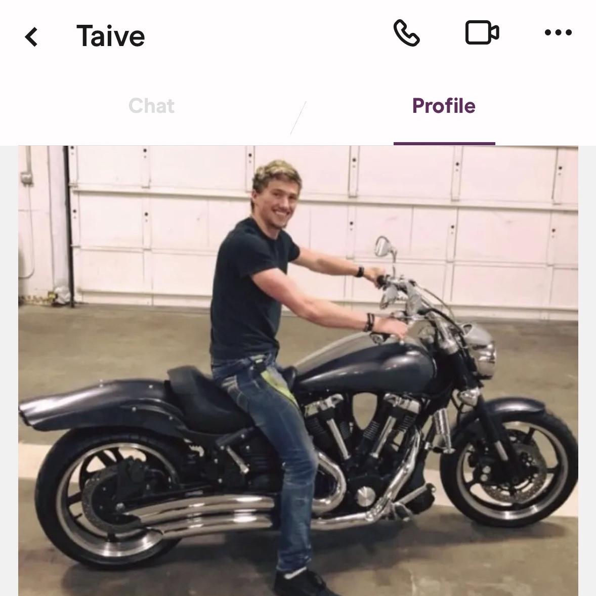 Taives hinge photo that caught Hailey’s eye 🥰