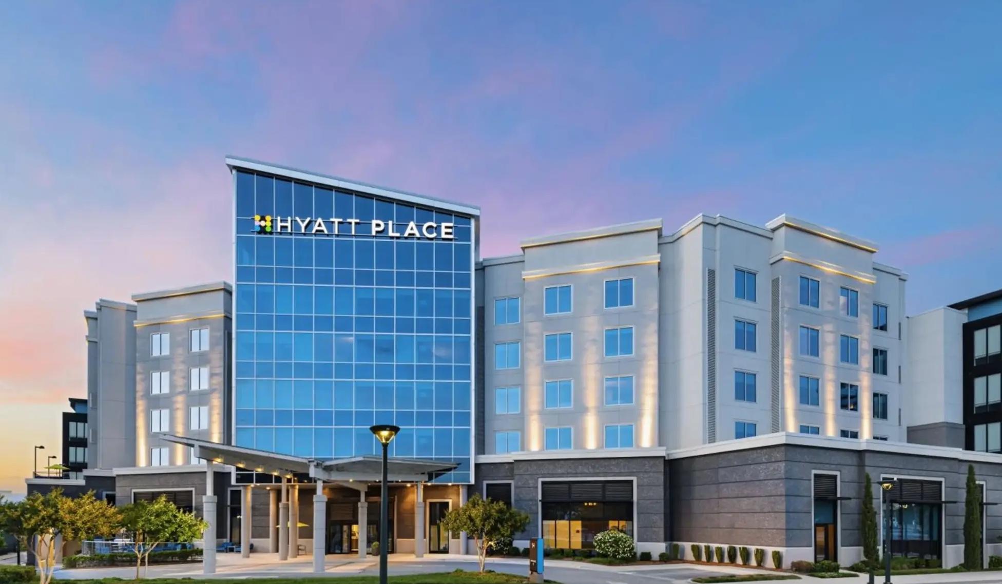 The Wedding Website of Gianna Redeemer and Ryan Silveria