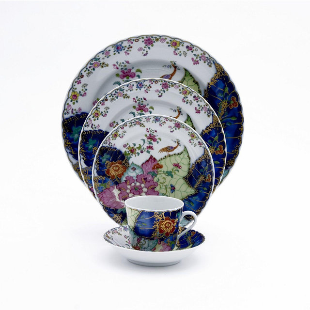 Mottahedeh Tobacco Leaf Trumpet Vase