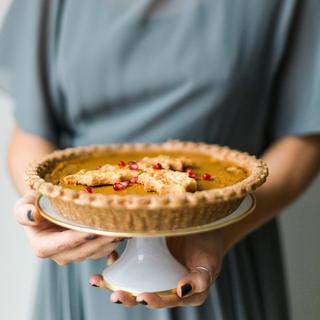 Alabaster White Footed Cake Stand