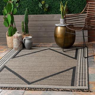 Indoor/Outdoor Modern Diamond Carolyn