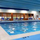 Indoor pool and Gym/ Piscina interior y gimnasio