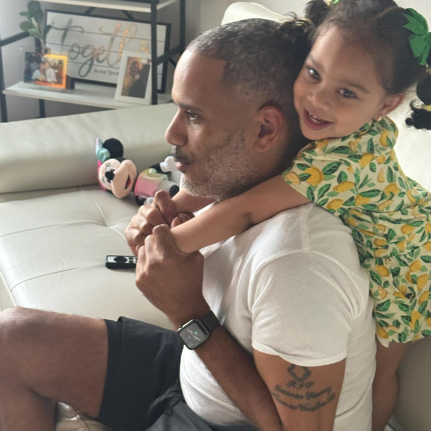Alex hanging out with his adorable niece - Little Lady 🥰