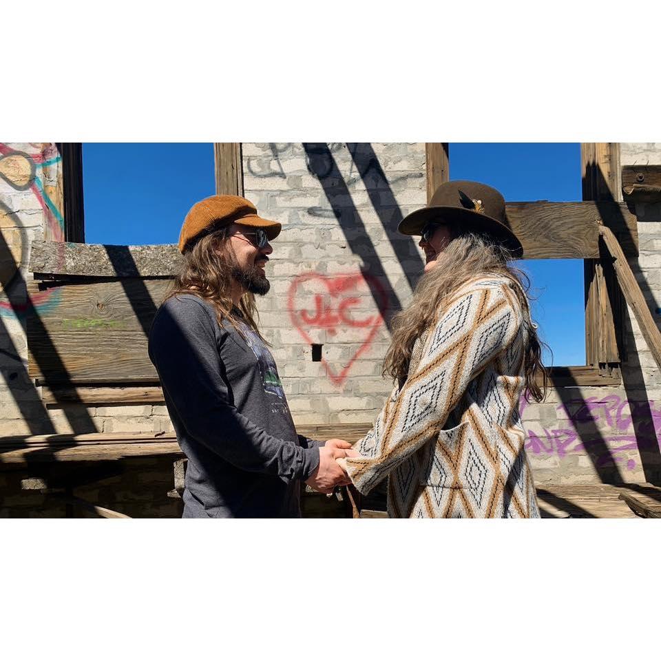 Justin loves to stop and explore abandoned places while road tripping.  We found it this way.  Waiting for us like it knew we were coming <3