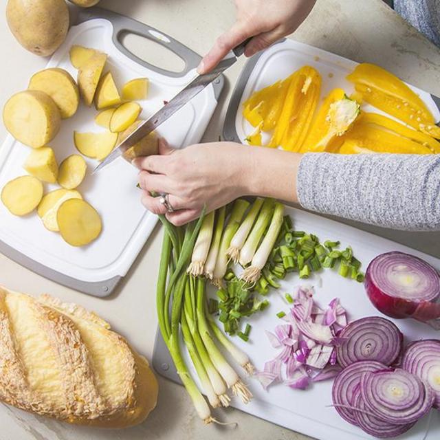 HOMWE Kitchen Cutting Board (3-Piece Set) | Juice Grooves w/Easy-Grip Handles | BPA-Free, Non-Porous, Dishwasher Safe | Multiple Sizes (Set of Three, Gray)