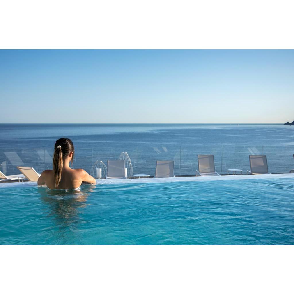 Hotel Pool