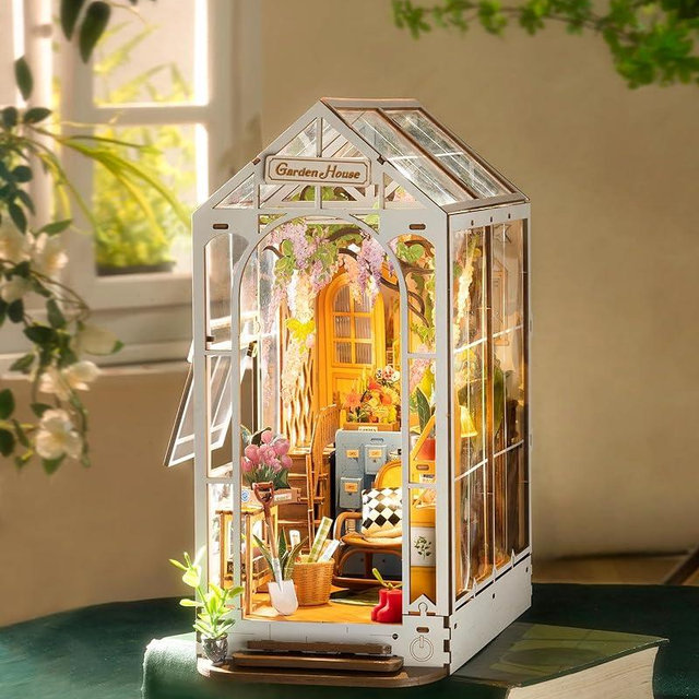 Rolife DIY Book Nook Kit Garden House, DIY Miniature Booknook Kit 3D Creative Decorative Bookend Bookshelf Insert 3D Puzzle for Adults, Halloween/Christmas Decorations/Gifts for Adults (Garden House)