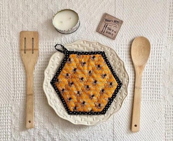 Handmade Quilted Pot Holders / Honeybee / Honeycomb / Black and Gold / Summer / Bee / Beehive / Kitchen Accessories / Gift Ideas for Her