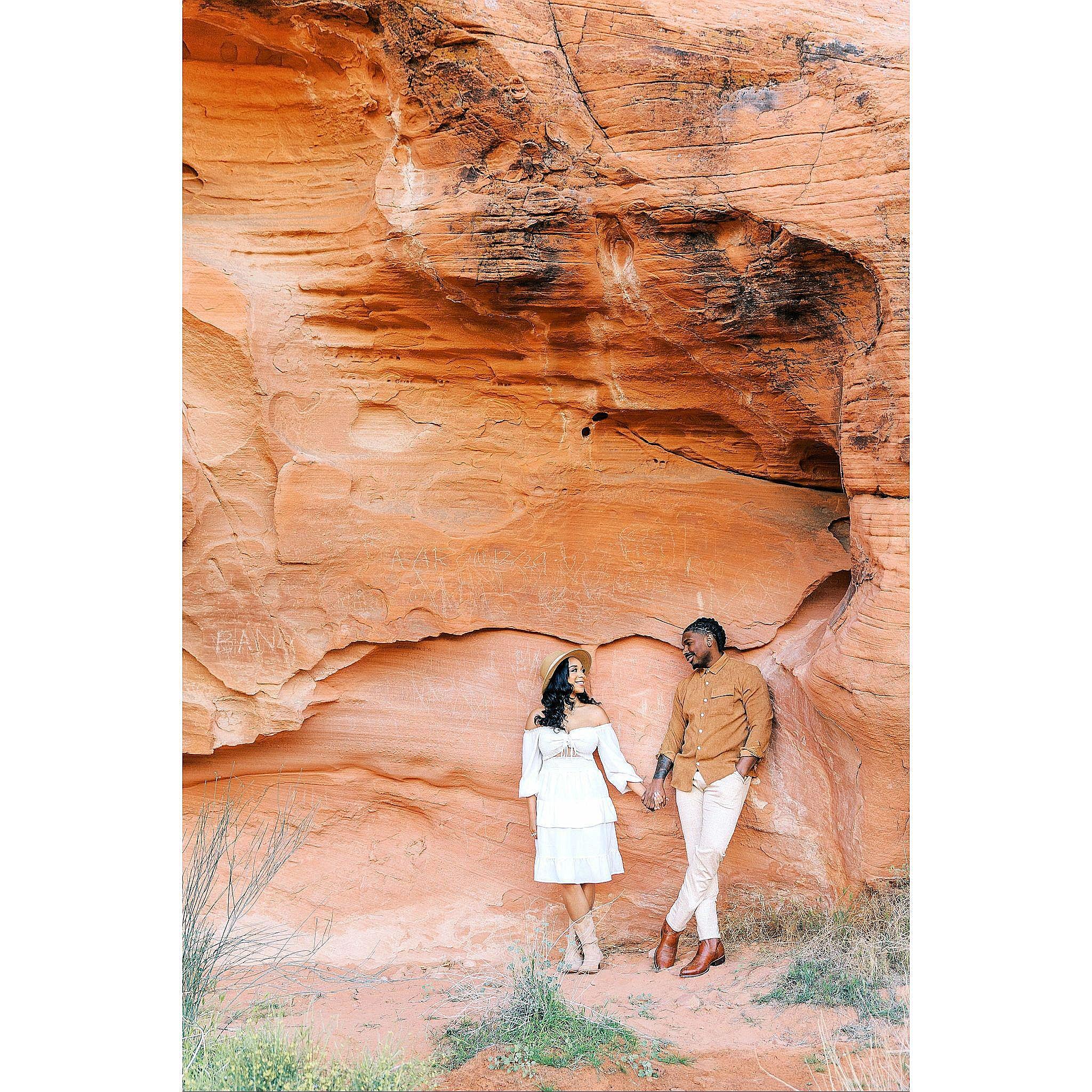 Engagement photoshoot in the Valley of Fire National Park in Nevada