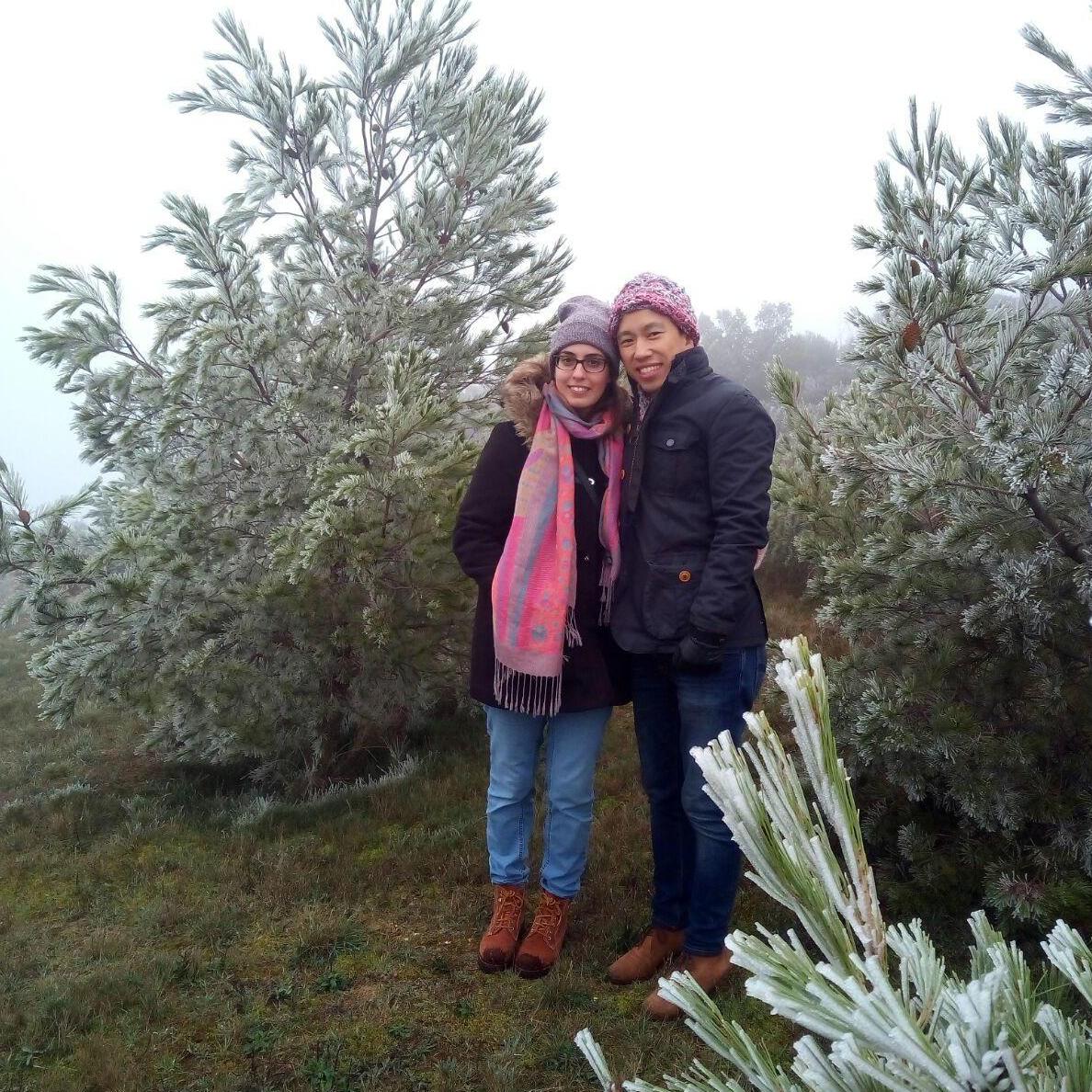 Jung's first trip to La Rioja, where he had to borrow Lidia's mum's beanie (Jung thought Spain was 30 degrees all year long)
La primera vez de Jung en La Rioja, con un gorro de la madre de Lidia