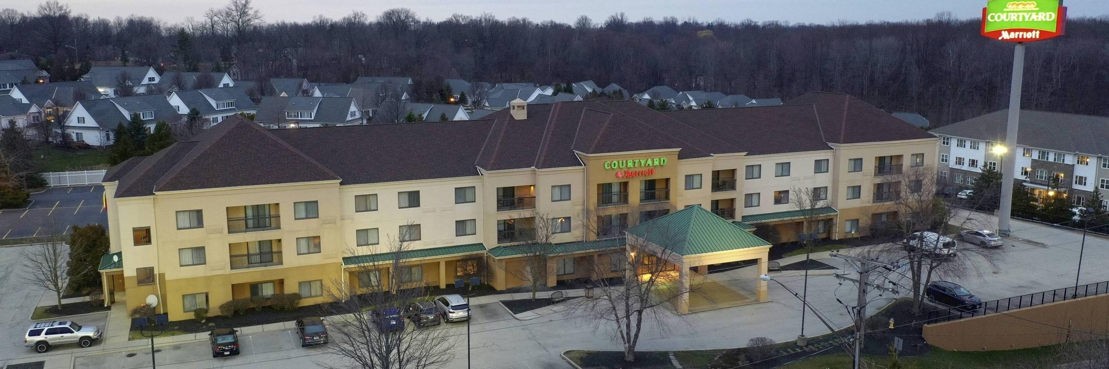 The Wedding Website of Meredith Reinhard and Kyle Hlebak