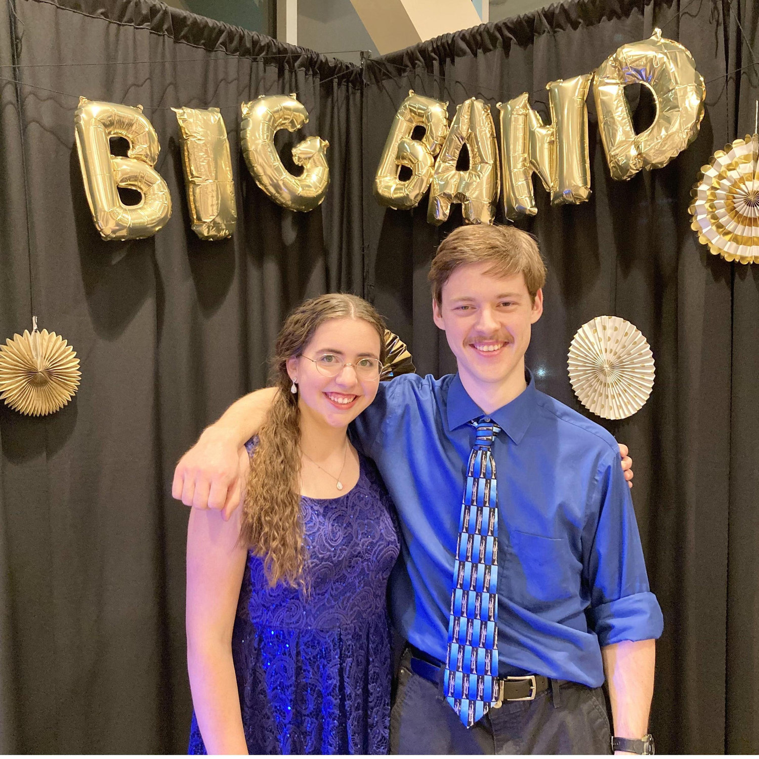 One of our many common interests is swing dancing, something that we have enjoyed a lot of! 
Also, this was the first time we wore a coordinating outfit!