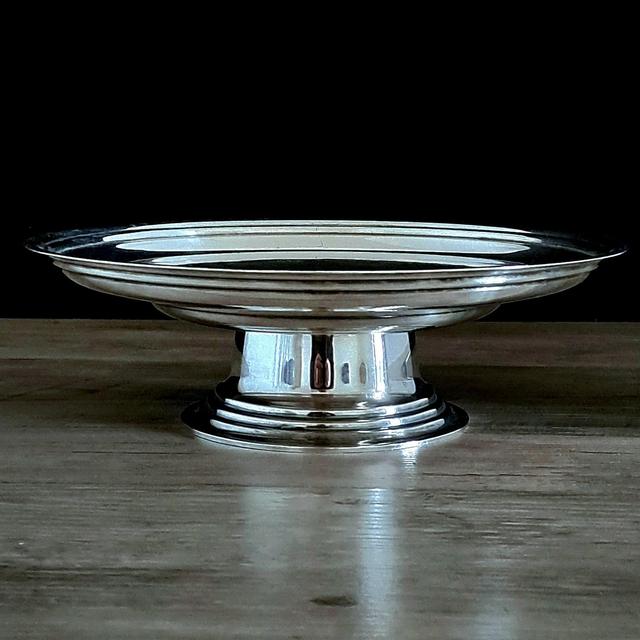 Christolfe Paris Footed Presentation Dish / Coupe Sur Pied / Table Centerpiece 20th Century Art Deco Finished With Silverplate.