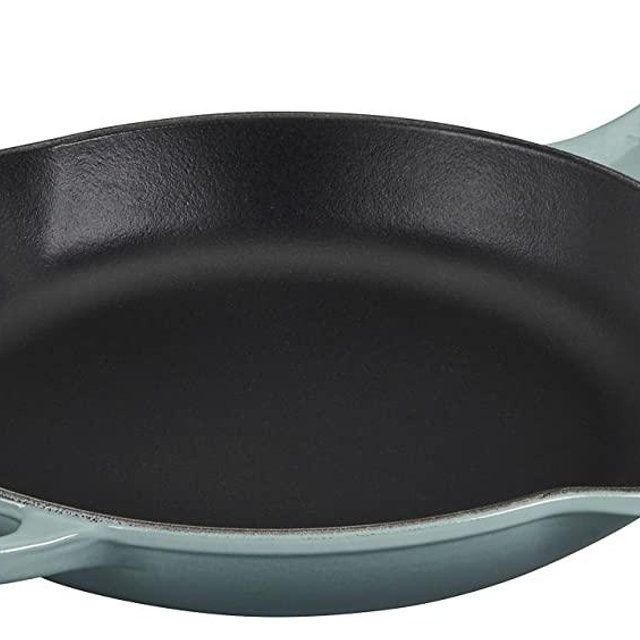 Le Creuset Enameled Cast Iron Signature Iron Handle Skillet, 9" (1-3/8 qt.), Sea Salt