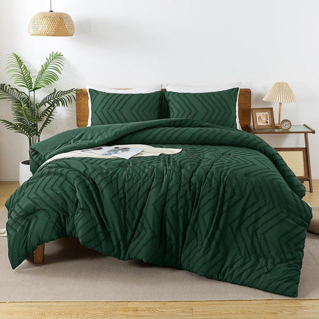 Andency Dark Emerald Green Queen Comforter Set, Boho Soft Warm Forest Bedding Comforter Sets for Queen Size Bed, 3 Pieces Vintage Chevron Tufted Aesthetic Comforter Set