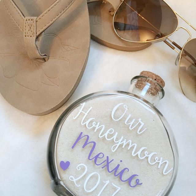 Honeymoon Sand Holder Keepsake//Honeymoon Keepsake//Honeymoon Sand//Sand Holder//Bridal Gift//Bridal Shower//Honeymoon Gift