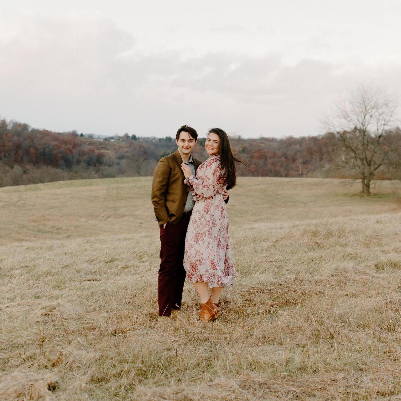 Beautiful fall vibes during the couple's engagement session! Fall is Amanda’s favorite season.