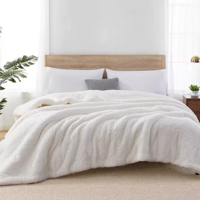 Sherpa Reversible Reversible King Comforter in Coconut Milk