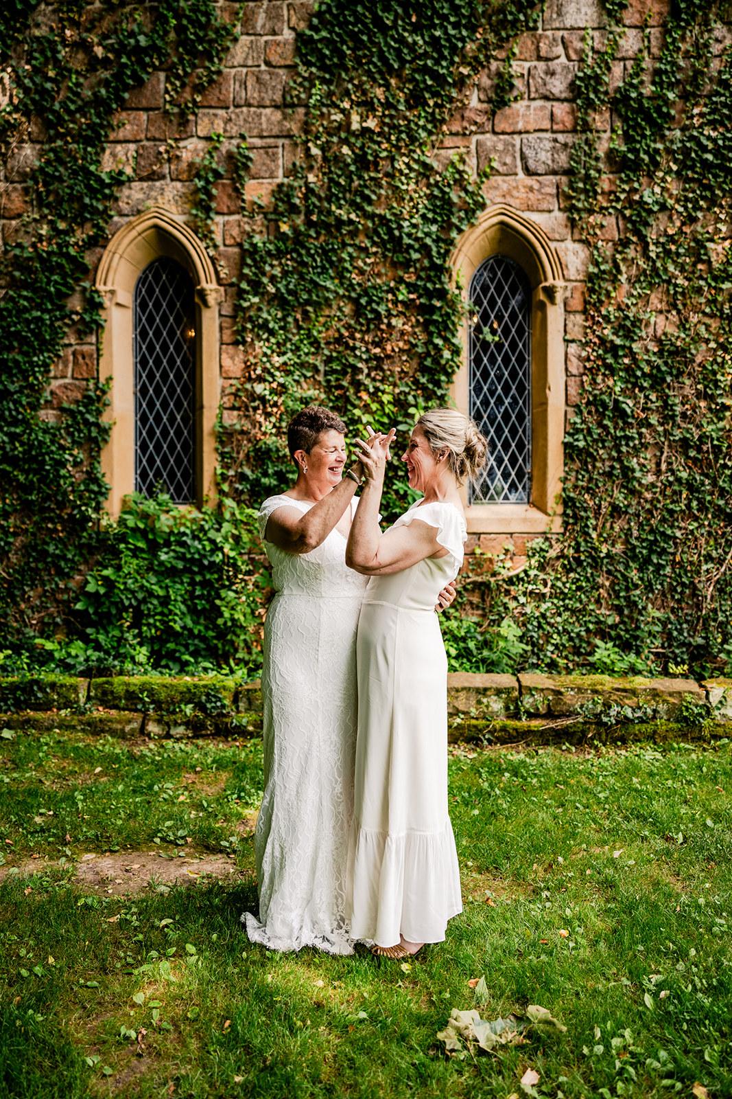 The Wedding Website of Jane Larson and Kari Larson