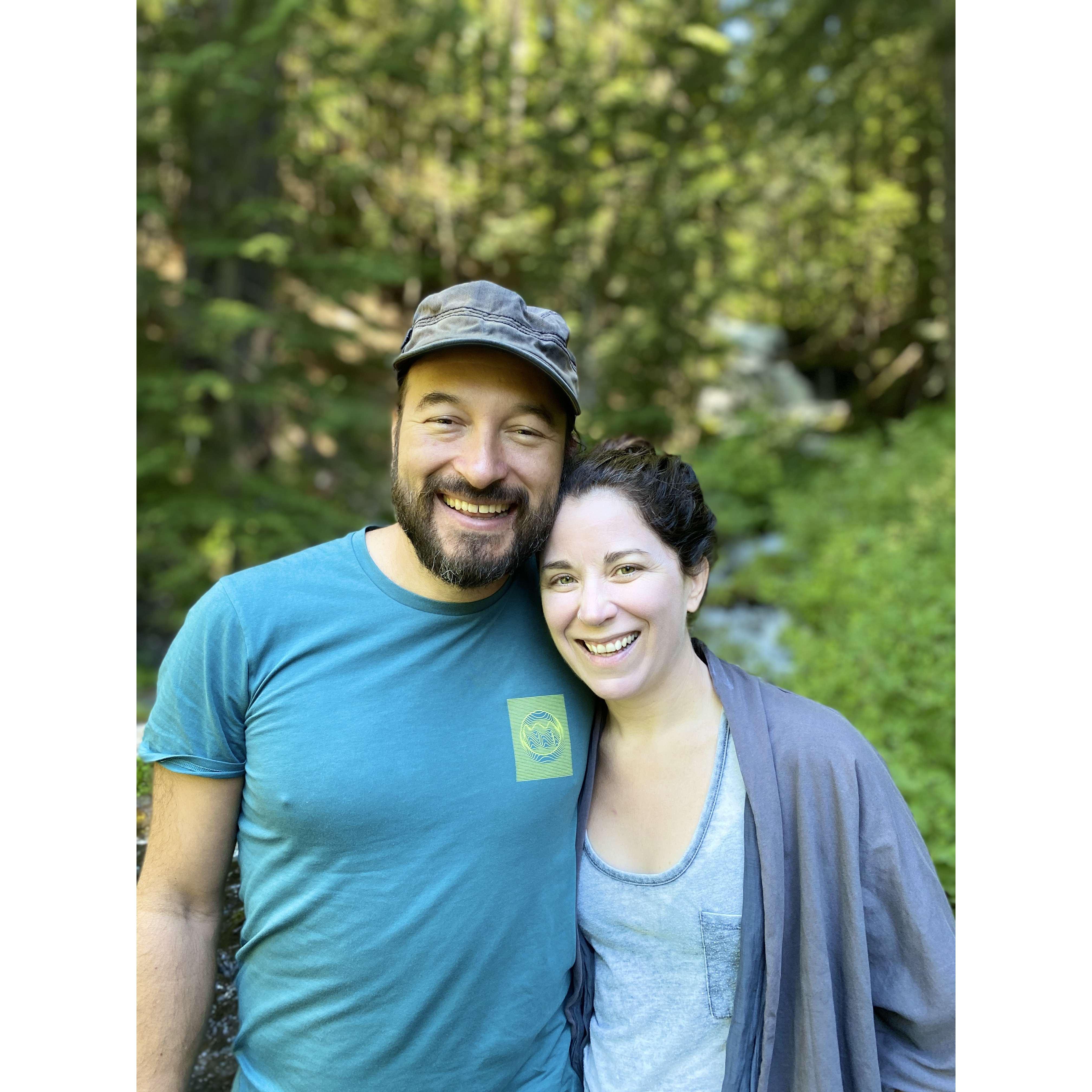 Alex and Jeannie are joining us from Petaluma, CA where they just recently bought a new home! Alex is from Venezuela and Jeannie from MN where she guided Kay and Tova in canoes when they were 18!