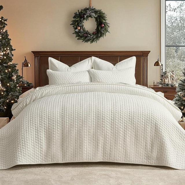 EVERGRACE Luxury Velvet Quilt Set Queen Size 3 Piece, Soft Oversized Cross-Stitch Velvet Comforter Set with Pillow Shams, Lightweight Velvet Coverlet Bedspread Bedding Set for All Seasons, Cream White