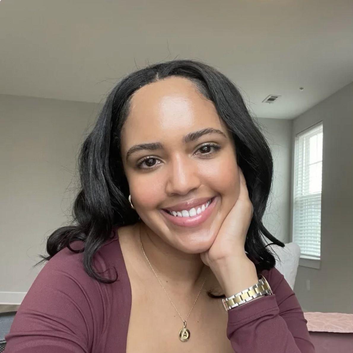 The hinge photo that made Antonio super swipe Adrienne