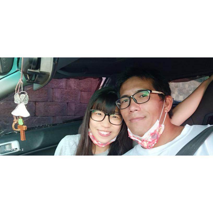 在新竹的寶一寶二水庫散步，慶祝清文的生日。車上掛著的是16歲的跛腳天使，感謝之琦送的受洗禮物，還有妤歆送的木頭十字架。