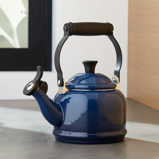 Le Creuset © 1.25-Qt. Demi White Tea Kettle