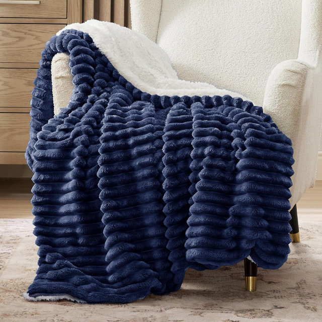 Bedsure Fleece Blanket Twin Size for Couch - Super Soft Cozy Fleece Thick Warm Blanket for Winter, Plush Navy Blue Throw Gift for Women, 60x80 Inches