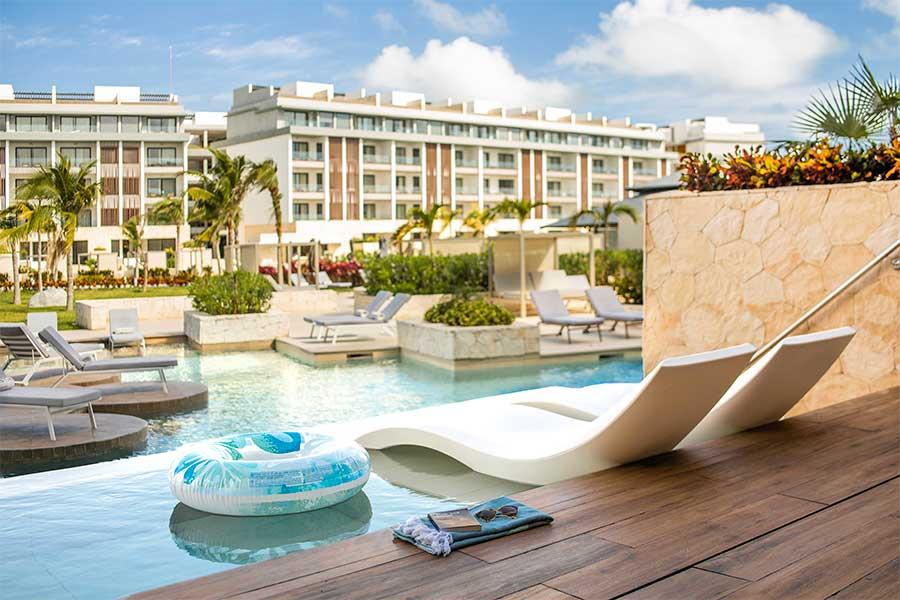 The Wedding Website of Jasmine Thomas and Layquan Tarry